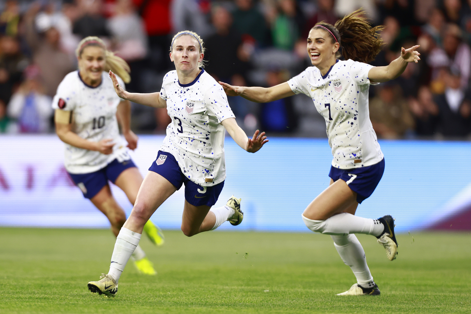 Strong first half lifts USA to triumph over Colombia