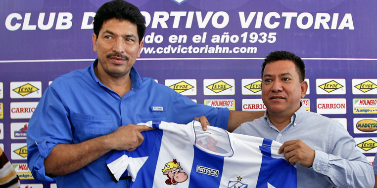 Honduras’ Victoria presents Martinez as head coach