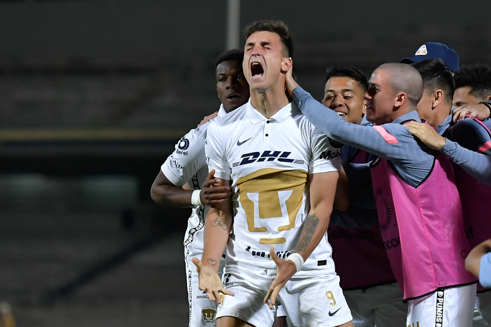 Dinenno's late brace powers Pumas past Saprissa