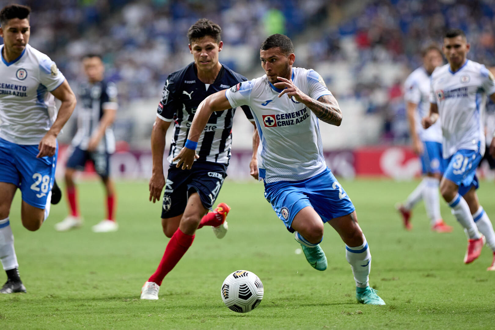 Monterrey topped Cruz Azul taking the upper hand in the SCCL semi final