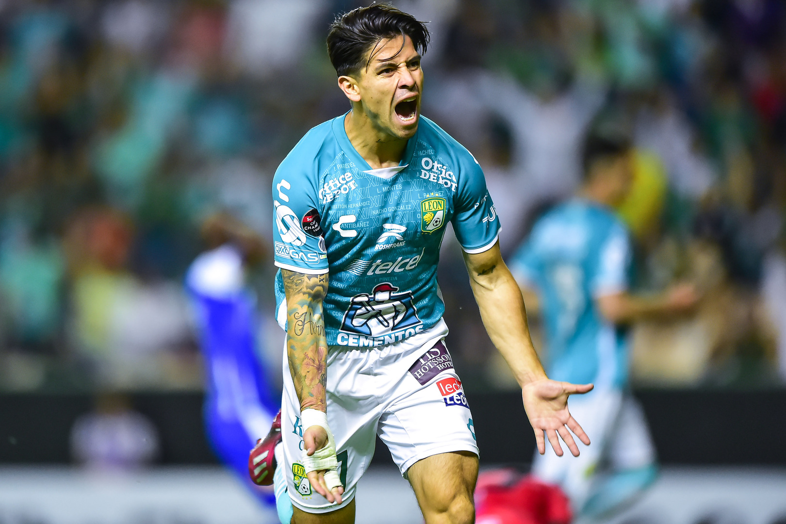 Davila double helps move Club Leon closer to first semifinal